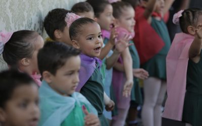 Creche Vó Zizi realiza festa em homenagem ao Dia das Mães