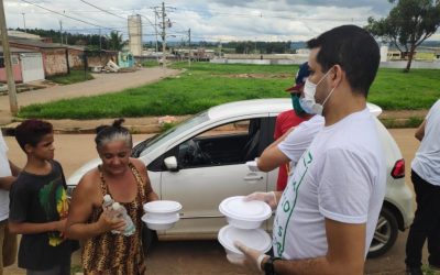 Voluntários do PD participam de doação de marmitas em cidade satélite do DF