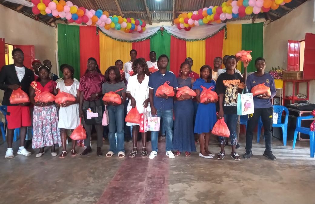 Escola Cristã Nesher promove doação de cestas para os colaboradores