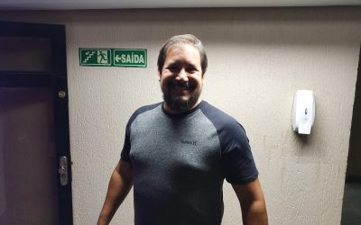 De andar a pé para ir à igreja hoje é um Bispo levantado por Deus